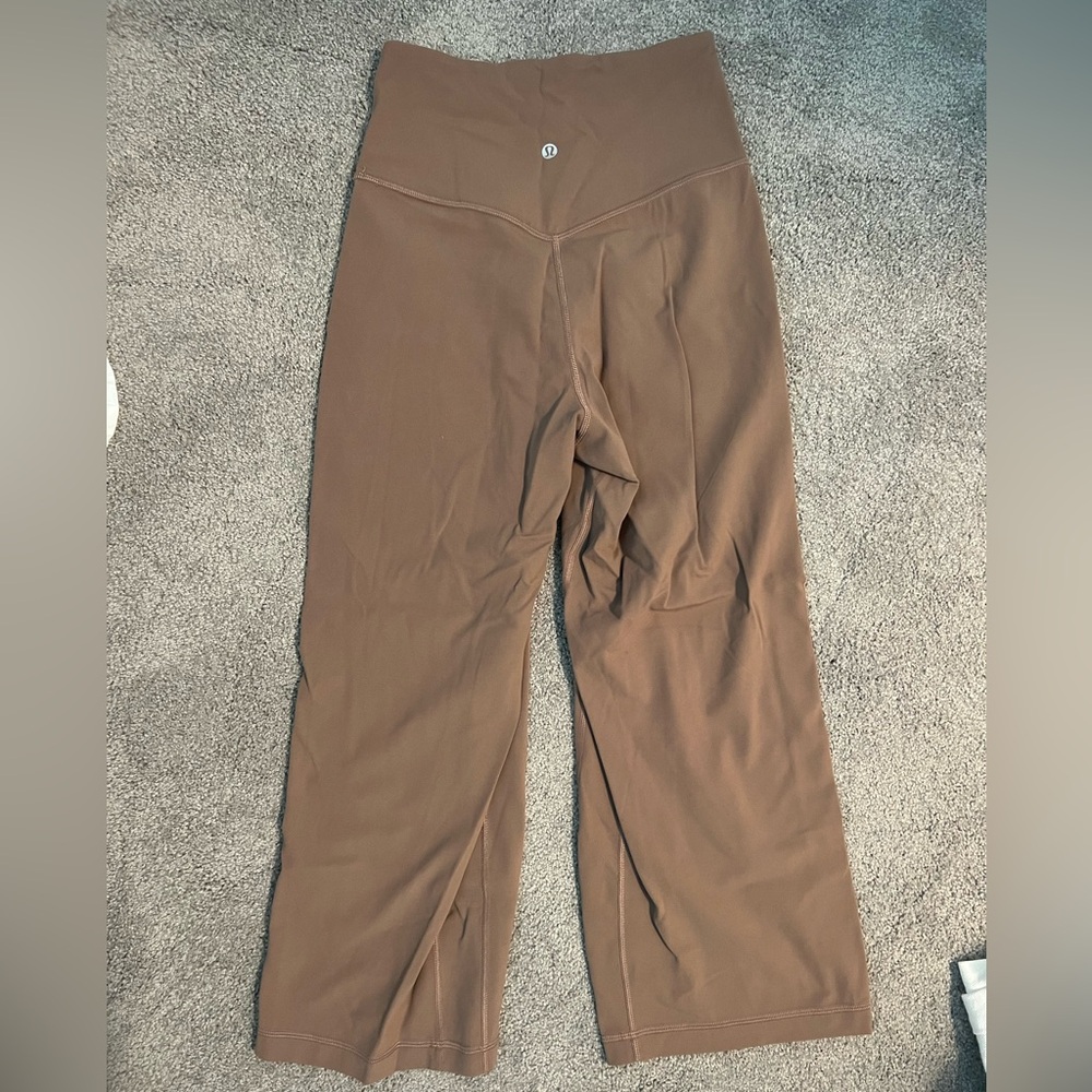 Brown lulu lemon cropped yoga pants